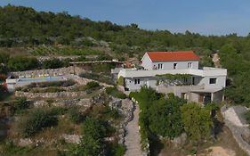 B&B On The Rocks